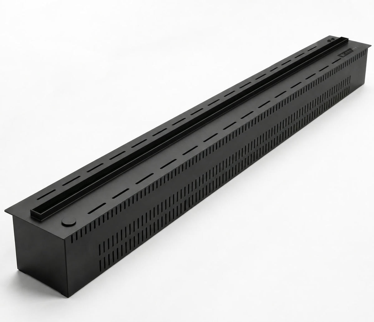 Foyer électrique à vapeur d'eau Flamvia 180 cm, caisson noir encastrable vu de trois quarts sur fond blanc